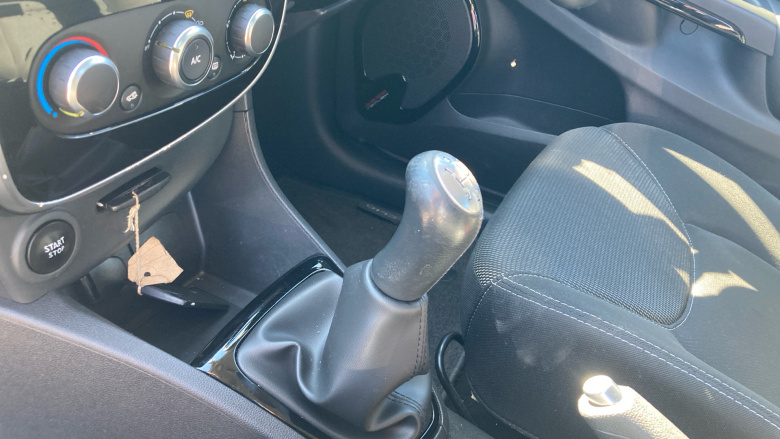 Renault Clio 1.2 16V Dynamique Nav 5dr Petrol Hatchback